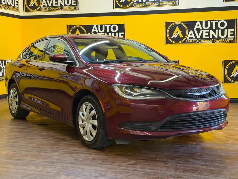 2016 Chrysler 200 LX - KEYLESS ACCESS! BLUETOOTH! PUSH TO START!, 148 749 km, dovoz Kanada — foto 7 z 12