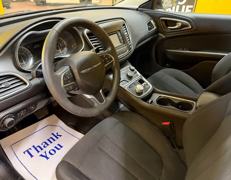 2016 Chrysler 200 LX - KEYLESS ACCESS! BLUETOOTH! PUSH TO START!, 148 749 km, dovoz Kanada — foto 9 z 12