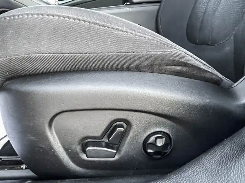 2016 Chrysler 200 LIMITED, červená, 94 399 km, dovoz Kanada — foto 12 z 12
