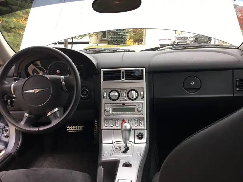2005 Chrysler Crossfire SRT6, strieborná, 33 000 km, dovoz Kanada — foto 4 z 12