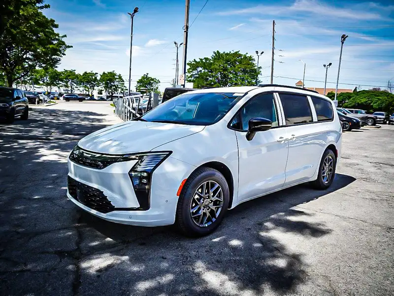 2027 Chrysler Pacifica Select AWD, bílá, 0 km, dovoz Kanada — foto 5 z 12