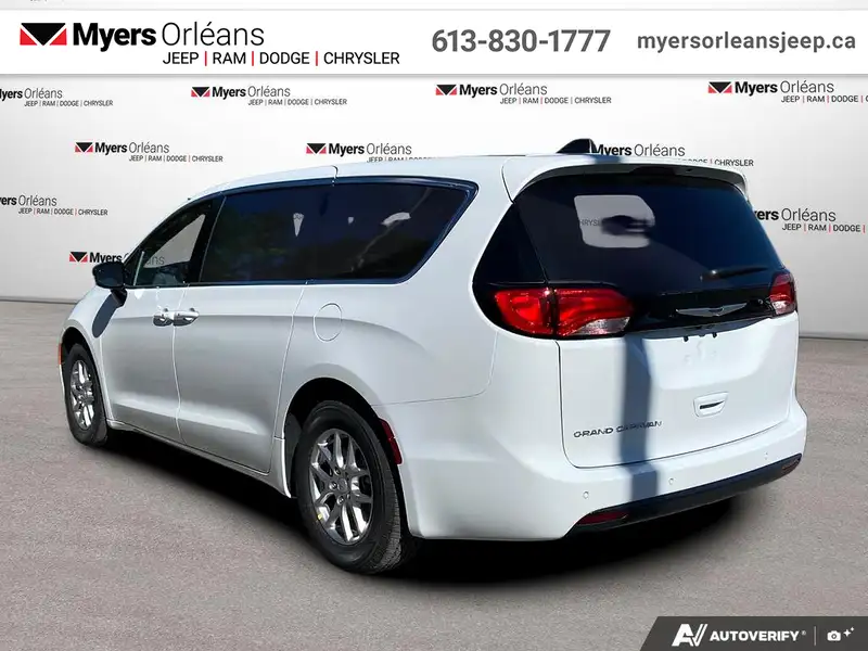 2027 Chrysler Grand Caravan SXT, bílá, 0 km, dovoz Kanada — foto 3 z 12