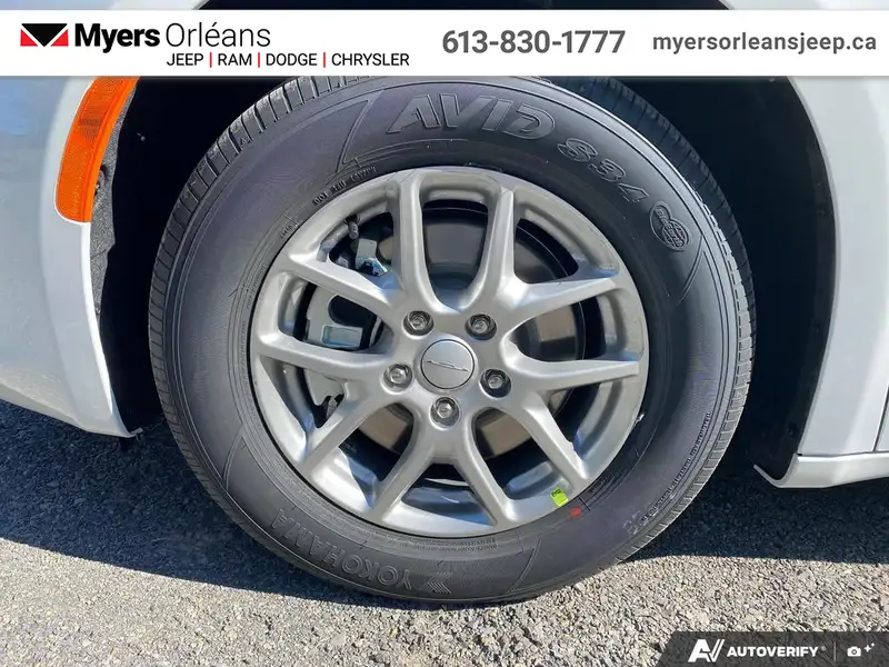 2027 Chrysler Grand Caravan SXT, bílá, 0 km, dovoz Kanada — foto 9 z 12