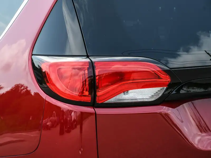 2027 Chrysler Grand Caravan SXT |SiriusXM|ReverseCamera|AppleCarPlay|HtdSeats|, červená, 0 km, dovoz Kanada — foto 8 z 12