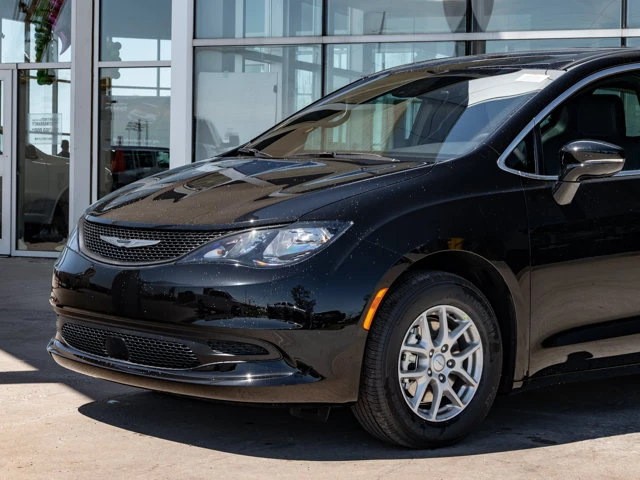 2027 Chrysler Grand Caravan SXT, bílá, 0 km, dovoz Kanada — foto 14 z 20