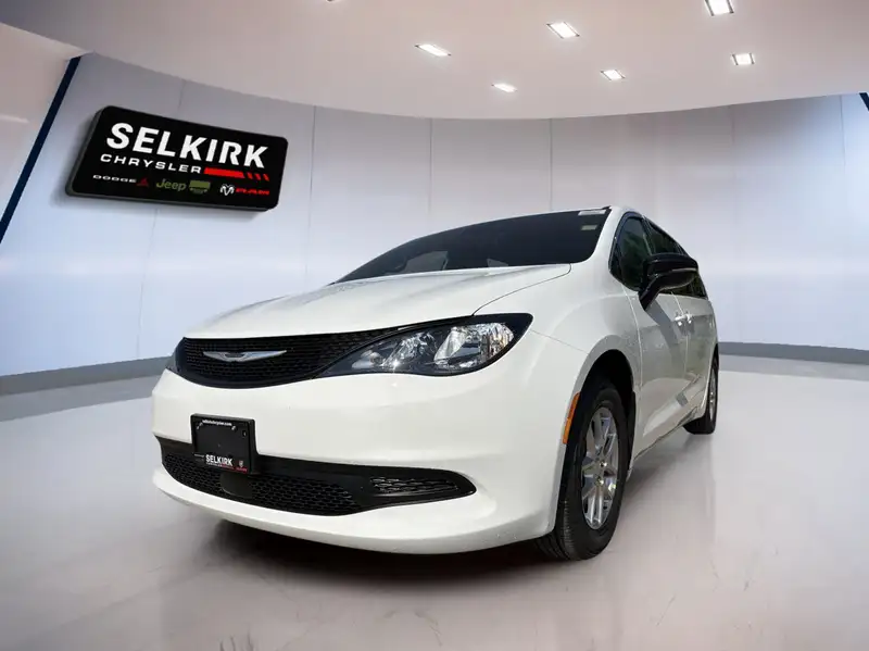 2027 Chrysler Grand Caravan SXT, bílá, 0 km, dovoz Kanada — foto 1