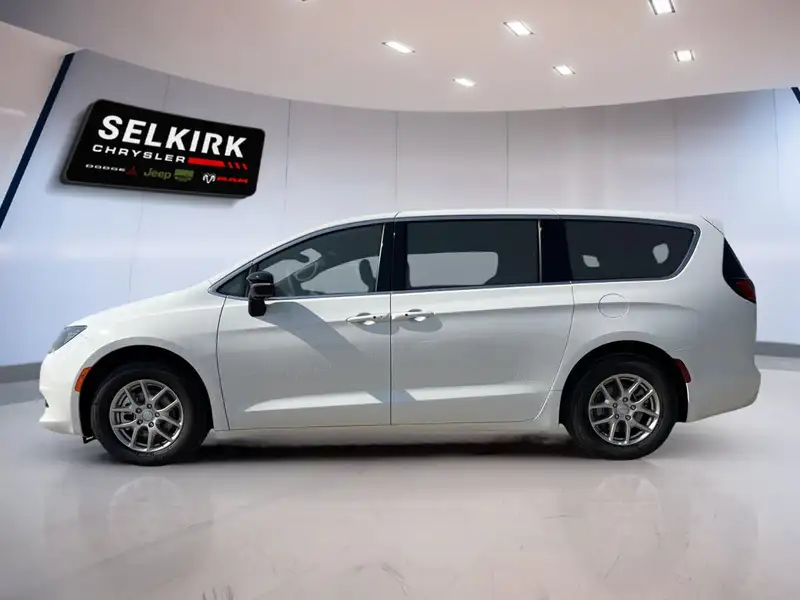 2027 Chrysler Grand Caravan SXT, bílá, 0 km, dovoz Kanada — foto 3 z 12