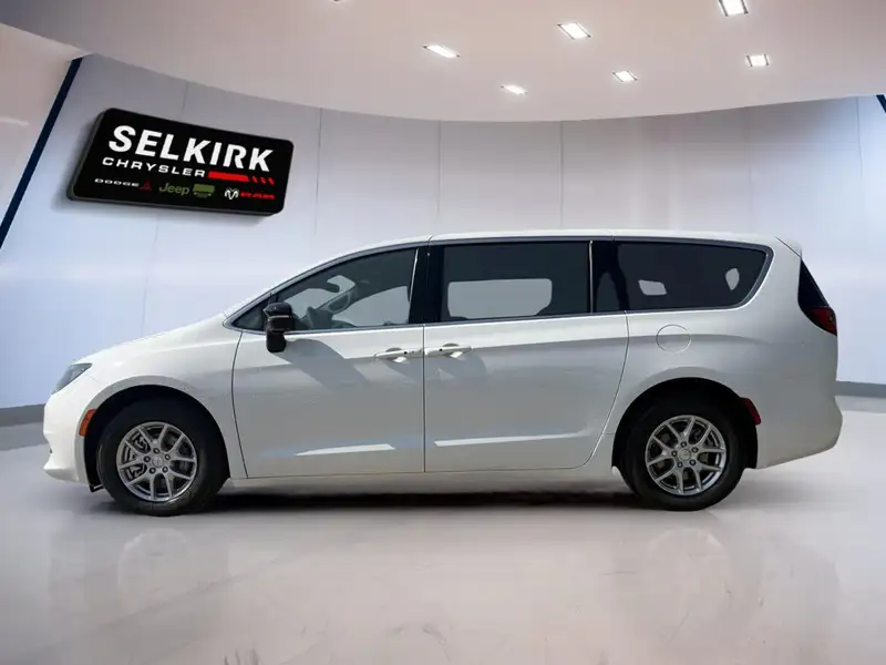2027 Chrysler Grand Caravan SXT, bílá, 0 km, dovoz Kanada — foto 3 z 12