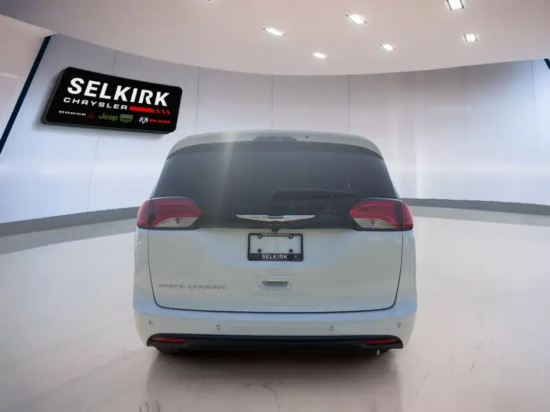 2027 Chrysler Grand Caravan SXT, bílá, 0 km, dovoz Kanada — foto 5 z 12