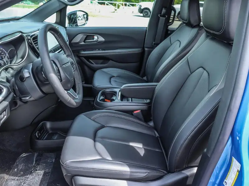 2027 Chrysler Pacifica Select, modrá, 0 km, dovoz Kanada — foto 7 z 12