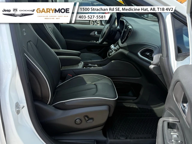2027 Chrysler Pacifica Limited | Panoramic Sunroof | Navigation | Adapti, bílá, 0 km, dovoz Kanada — foto 11 z 20