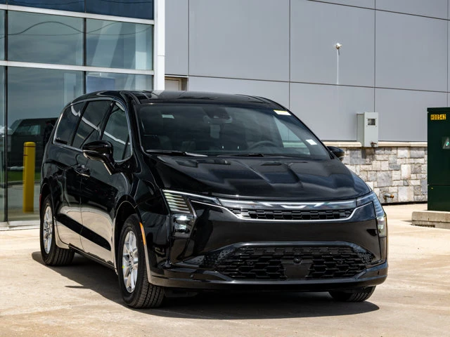 2027 Chrysler Pacifica SELECT, čierna, 0 km, dovoz Kanada — foto 11 z 20