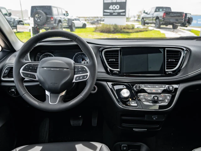 2027 Chrysler Pacifica SELECT, čierna, 0 km, dovoz Kanada — foto 3 z 20