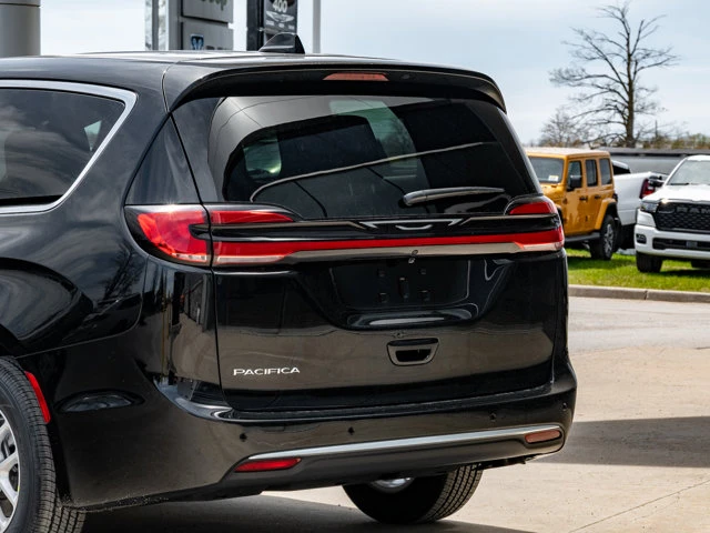 2027 Chrysler Pacifica SELECT, čierna, 0 km, dovoz Kanada — foto 7 z 20
