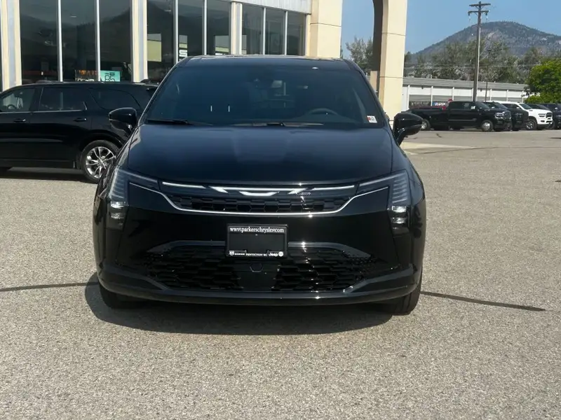 2027 Chrysler Pacifica Select AWD, čierna, 0 km, dovoz Kanada — foto 3 z 12