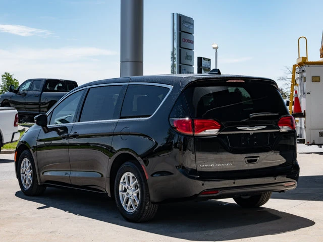 2027 Chrysler Grand Caravan SXT, černá, 0 km, dovoz Kanada — foto 6 z 20
