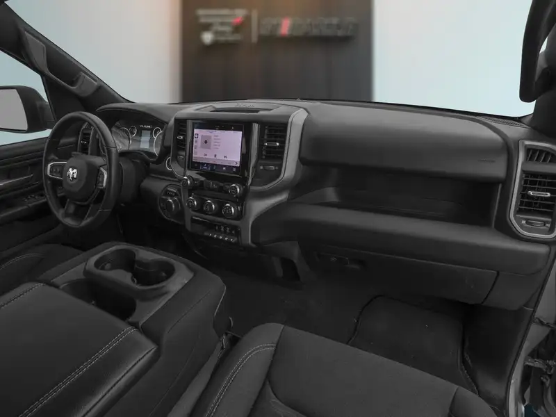 2027 Chrysler Pacifica Select AWD, červená, 0 km, dovoz Kanada — foto 11 z 11