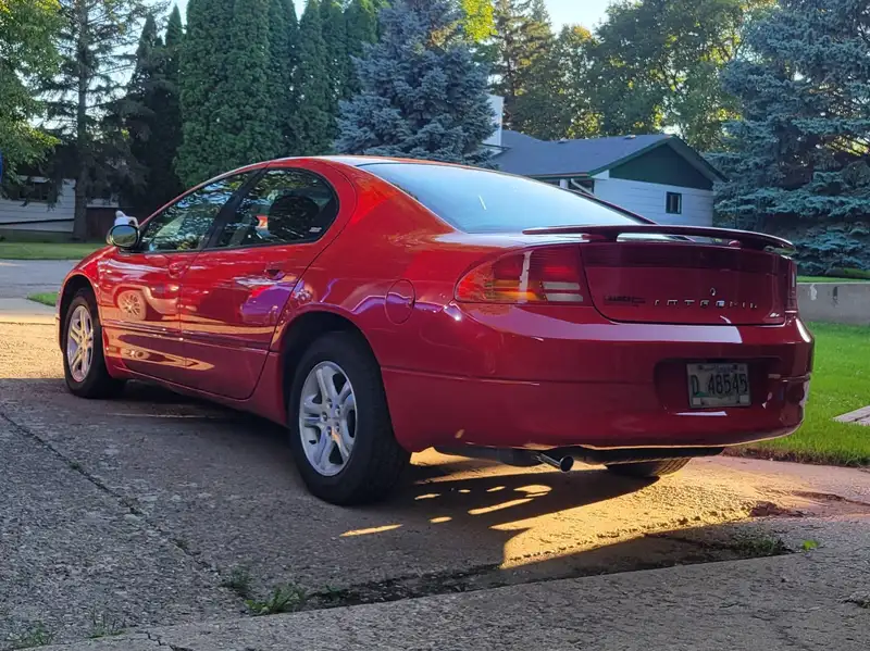 2001 Chrysler Intrepid ES, červená, 14 000 km, dovoz Kanada — foto 1