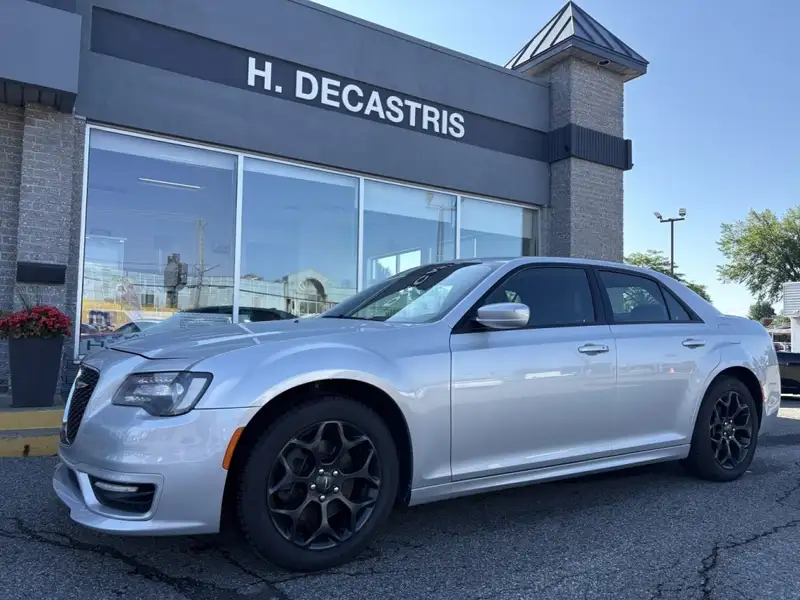 2019 Chrysler 300 300S, sivá, 88 620 km, dovoz Kanada — foto 1