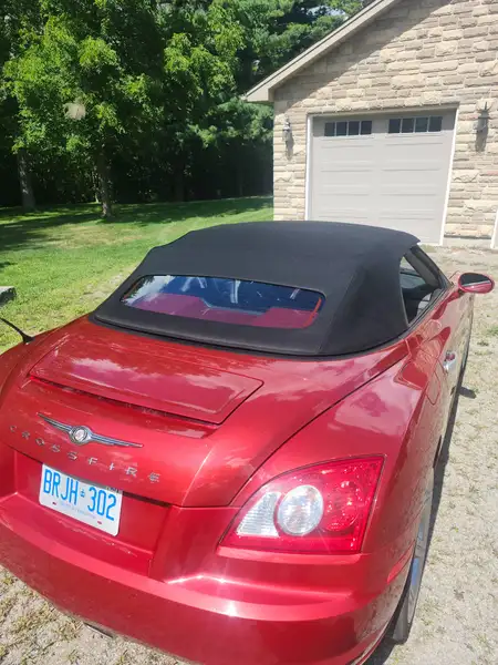 2005 Chrysler Crossfire Limited, červená, 88 000 km, dovoz Kanada — foto 11 z 12