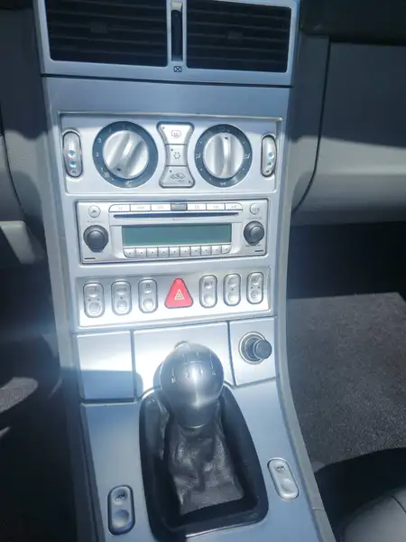 2005 Chrysler Crossfire Limited, červená, 88 000 km, dovoz Kanada — foto 6 z 12