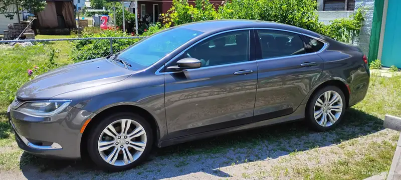 2016 Chrysler 200 2LM, sivá, 111 000 km, dovoz Kanada — foto 1