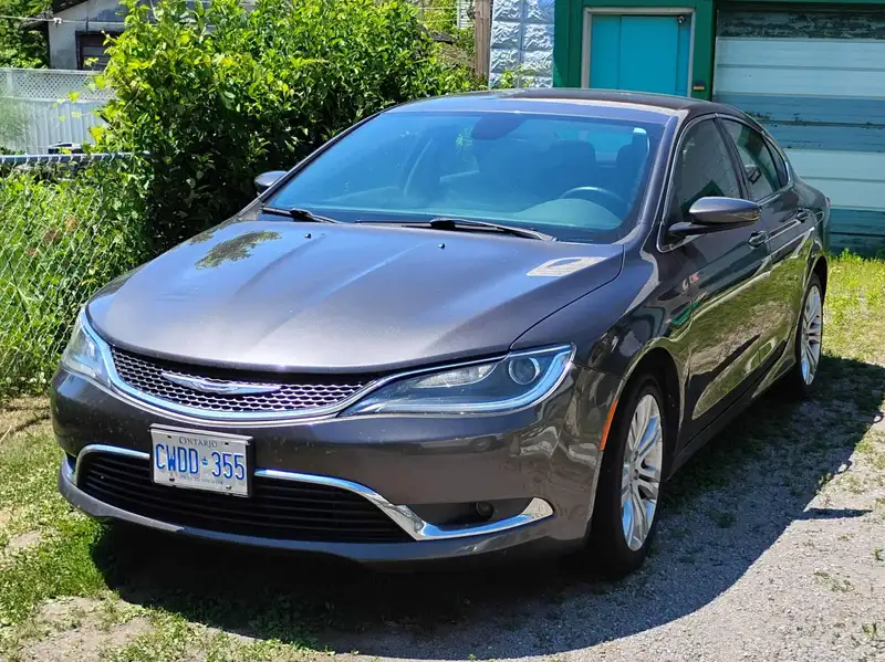 2016 Chrysler 200 2LM, sivá, 111 000 km, dovoz Kanada — foto 2 z 6