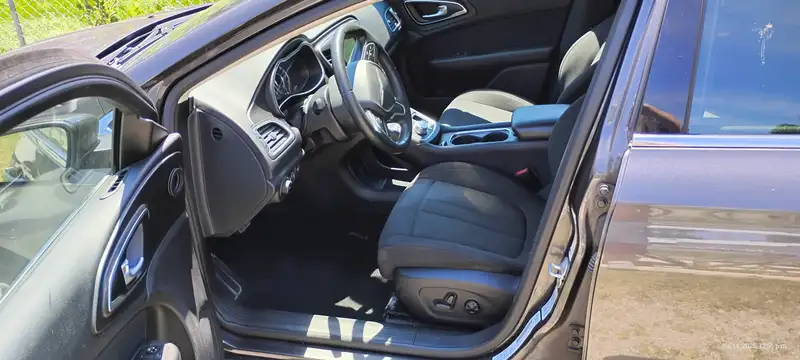 2016 Chrysler 200 2LM, sivá, 111 000 km, dovoz Kanada — foto 4 z 6