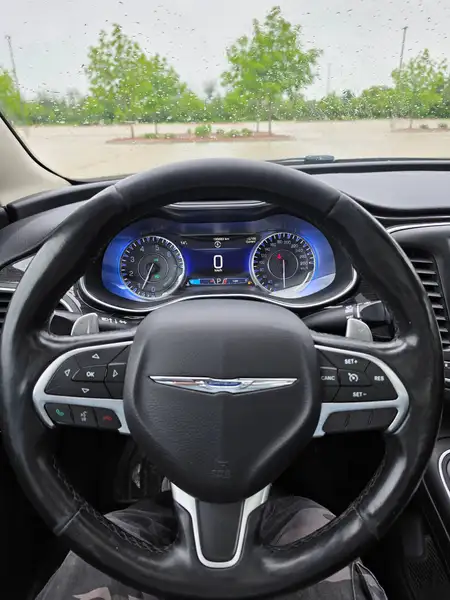 2016 Chrysler 200, strieborná, 195 000 km, dovoz Kanada — foto 12 z 12