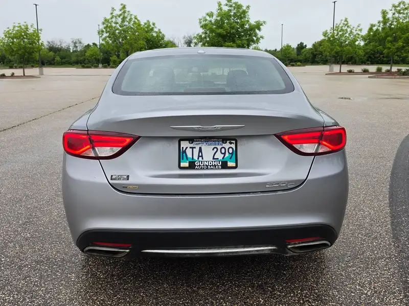 2016 Chrysler 200, strieborná, 195 000 km, dovoz Kanada — foto 4 z 12