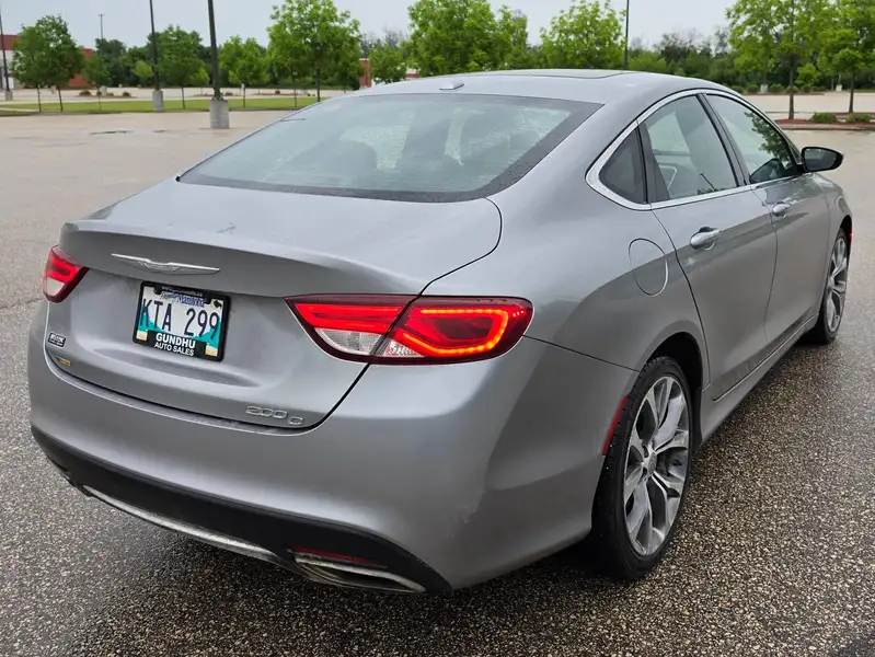 2016 Chrysler 200, strieborná, 195 000 km, dovoz Kanada — foto 5 z 12