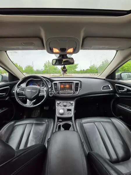 2016 Chrysler 200, strieborná, 195 000 km, dovoz Kanada — foto 8 z 12