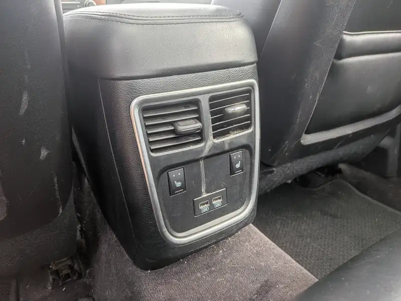 2017 Chrysler 300 300C Platinum, čierna, 141 000 km, dovoz Kanada — foto 10 z 12