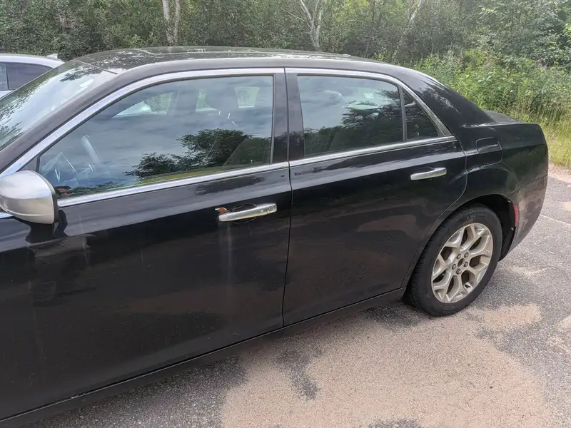 2017 Chrysler 300 300C Platinum, čierna, 141 000 km, dovoz Kanada — foto 12 z 12