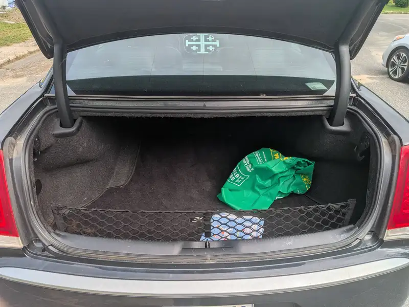 2017 Chrysler 300 300C Platinum, čierna, 141 000 km, dovoz Kanada — foto 9 z 12