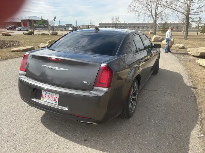 2018 Chrysler 300 300S, sivá, 110 000 km, dovoz Kanada — foto 3 z 5