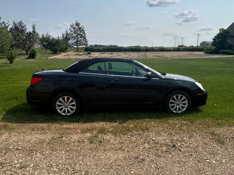 2010 Chrysler Sebring LX, čierna, 131 850 km, dovoz Kanada — foto 1