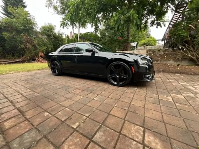 2018 Chrysler 300 300S, čierna, 150 000 km, dovoz Kanada — foto 2 z 3