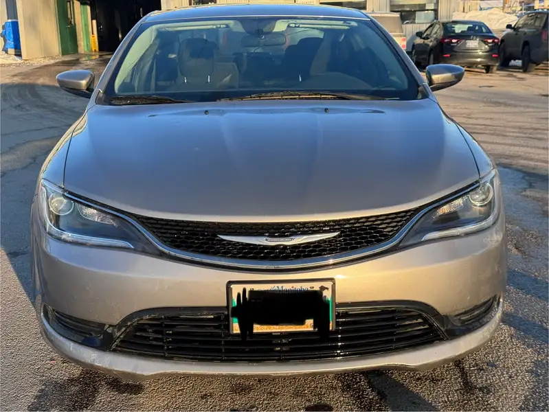 2016 Chrysler 200, strieborná, 157 000 km, dovoz Kanada — foto 1 z 8 2016 Chrysler 200, strieborná, 157 000 km, dovoz Kanada — foto 1 z 8