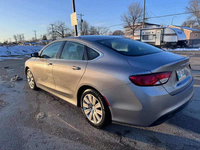 2016 Chrysler 200, strieborná, 157 000 km, dovoz Kanada — foto 3 z 8