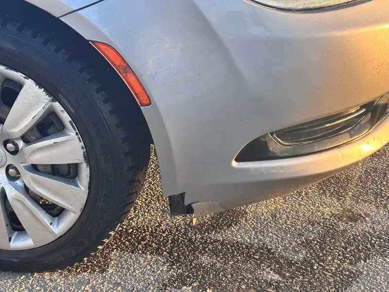 2016 Chrysler 200, strieborná, 157 000 km, dovoz Kanada — foto 7 z 8