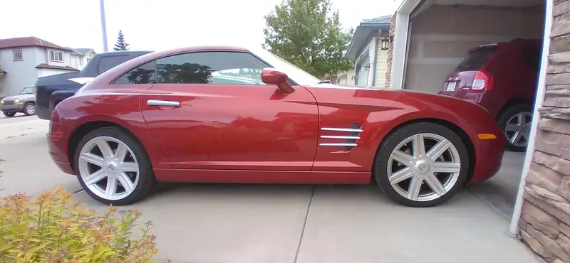 2005 Chrysler Crossfire 2dr Cpe Limited, červená, 32 000 km, dovoz Kanada — foto 1