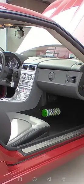 2005 Chrysler Crossfire 2dr Cpe Limited, červená, 32 000 km, dovoz Kanada — foto 5 z 6