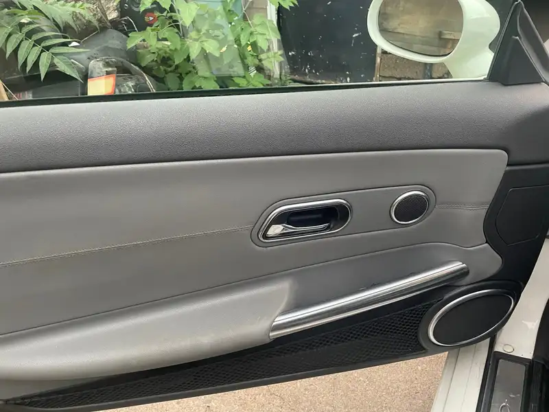 2006 Chrysler Crossfire Limited, biela, 147 005 km, dovoz Kanada — foto 3 z 4