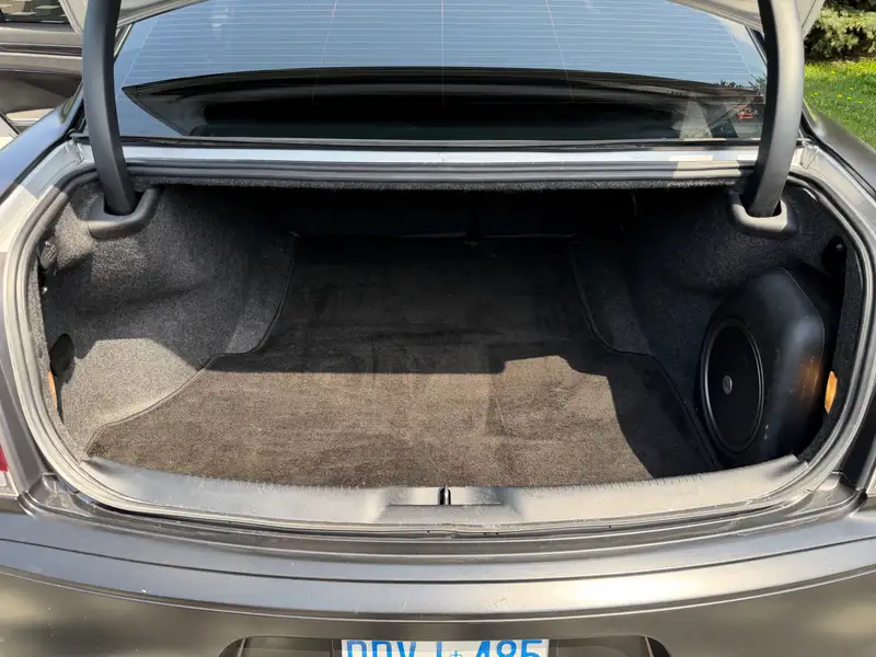 2019 Chrysler 300 300S, čierna, 135 000 km, dovoz Kanada — foto 11 z 12