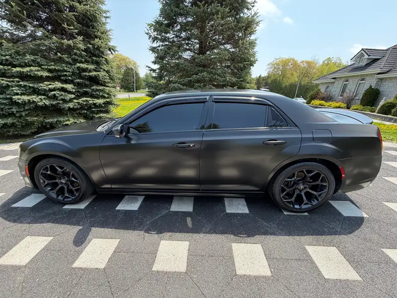 2019 Chrysler 300 300S, čierna, 135 000 km, dovoz Kanada — foto 12 z 12