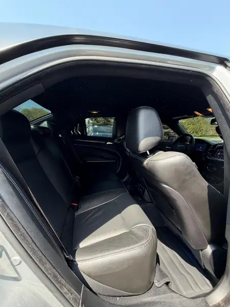 2019 Chrysler 300 300S, čierna, 135 000 km, dovoz Kanada — foto 4 z 12