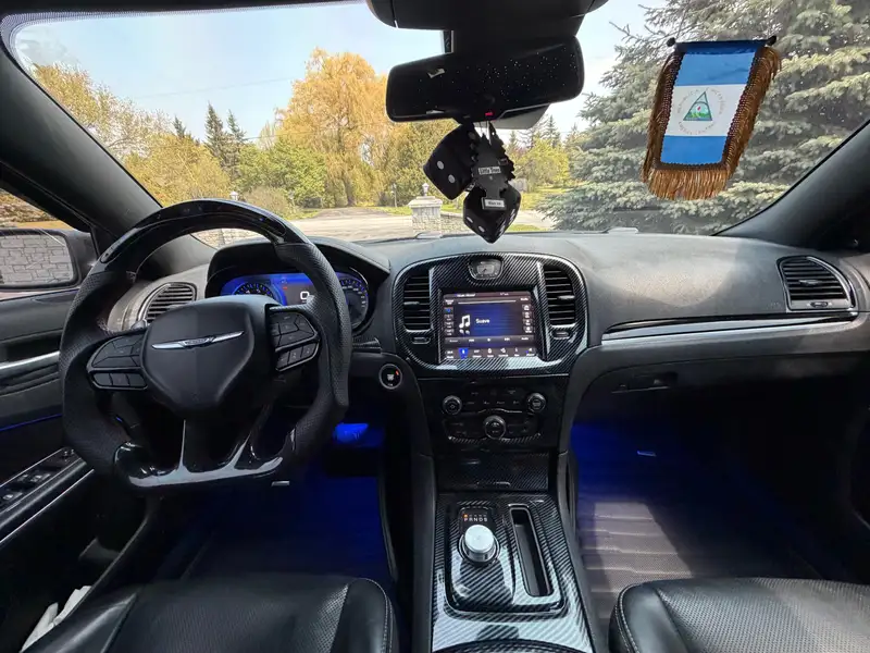 2019 Chrysler 300 300S, čierna, 135 000 km, dovoz Kanada — foto 7 z 12