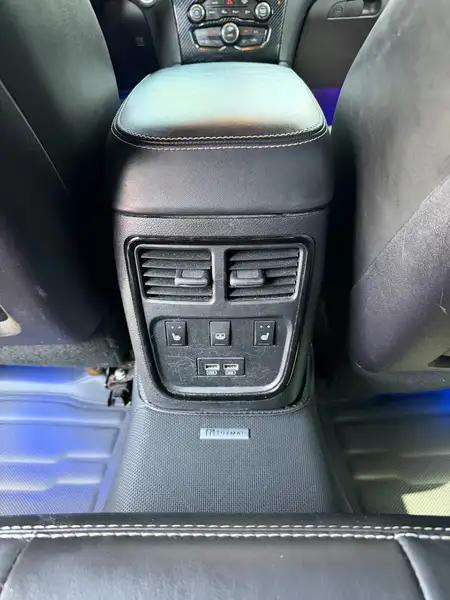 2019 Chrysler 300 300S, čierna, 135 000 km, dovoz Kanada — foto 9 z 12