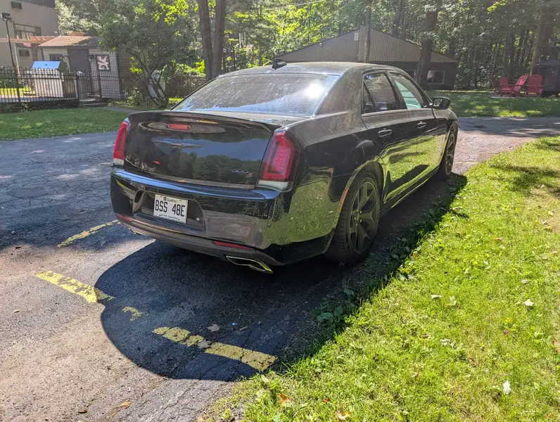 2021 Chrysler 300 300S, čierna, 199 000 km, dovoz Kanada — foto 3 z 7
